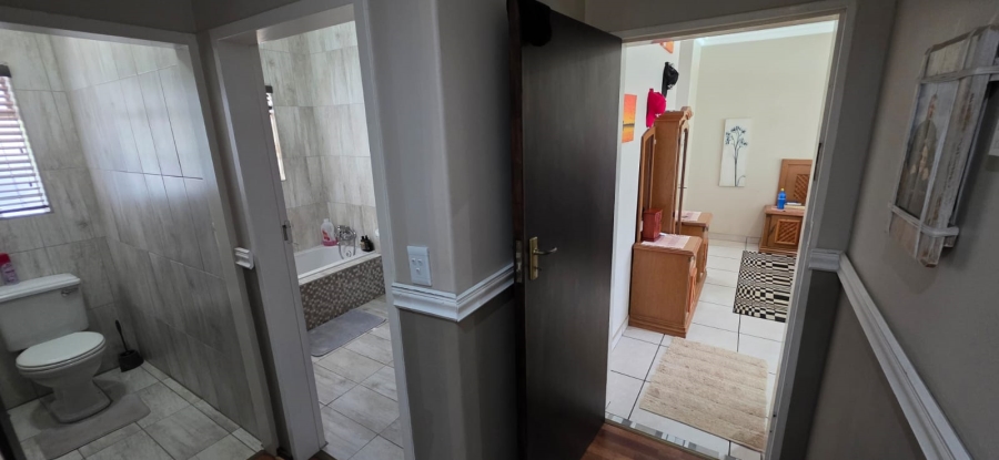 3 Bedroom Property for Sale in Flamwood North West